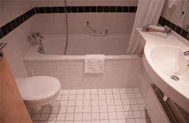沖縄の家の特徴その3　トイレに排水溝がある